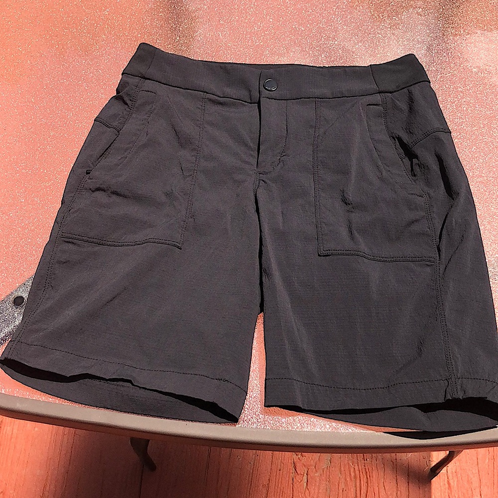 Athleta Featherweight Stretch Shorts, Size 2, in Excellent Condition.